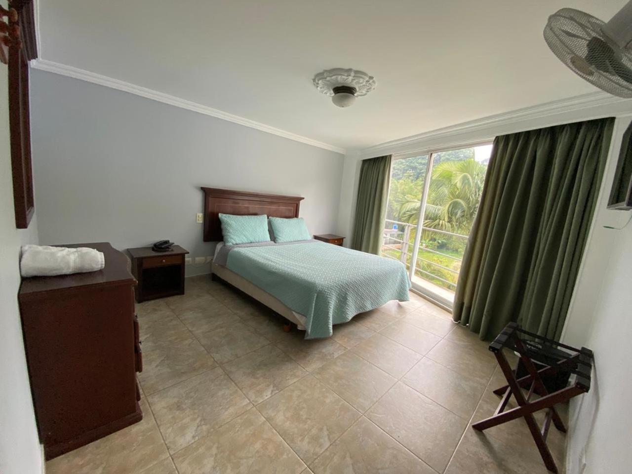 Juan De La Vega Hotel ลาเบกา ภายนอก รูปภาพ