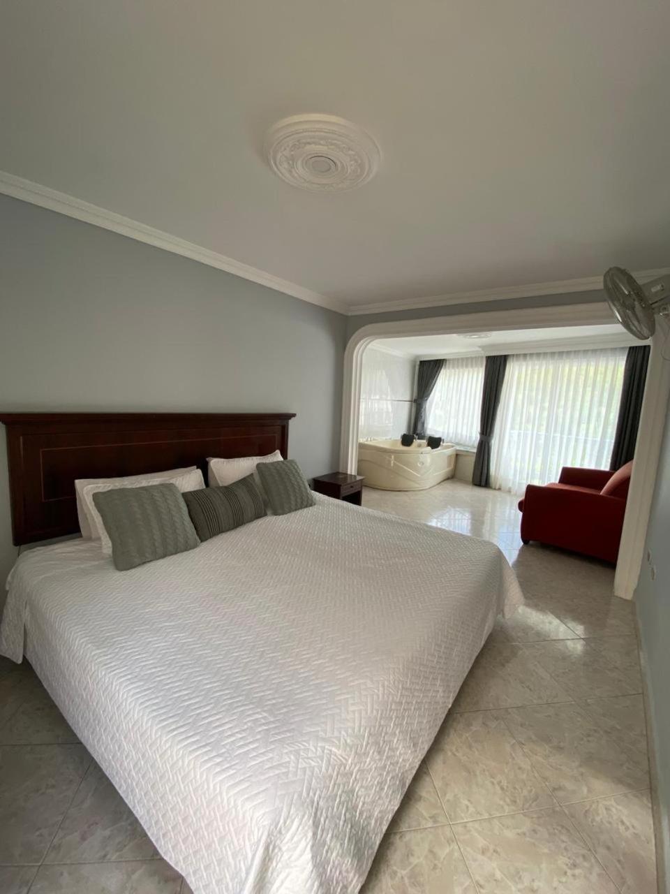 Juan De La Vega Hotel ลาเบกา ภายนอก รูปภาพ